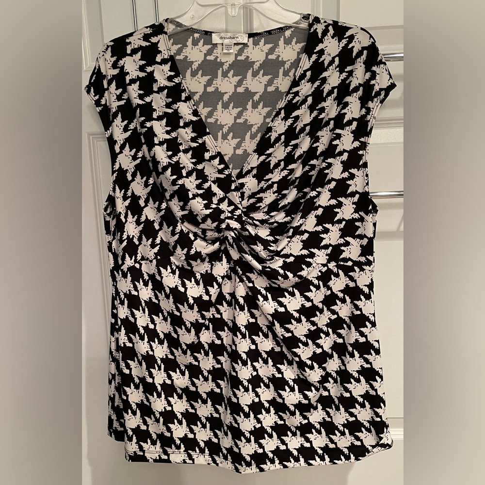 Woman Size 14/16 Dress Barn Sleeveless Top